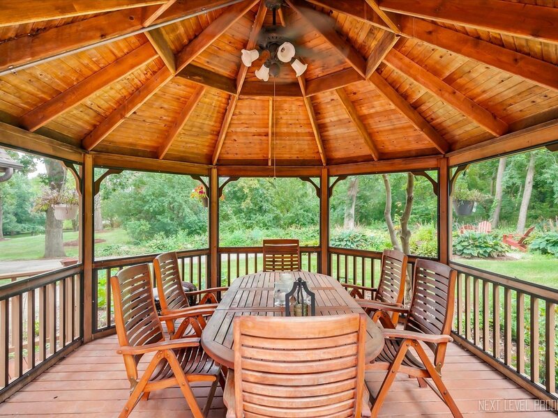 40 S Bridle Creek Drive St. Charles IL 60175