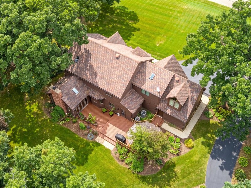 40 S Bridle Creek Drive St. Charles IL 60175