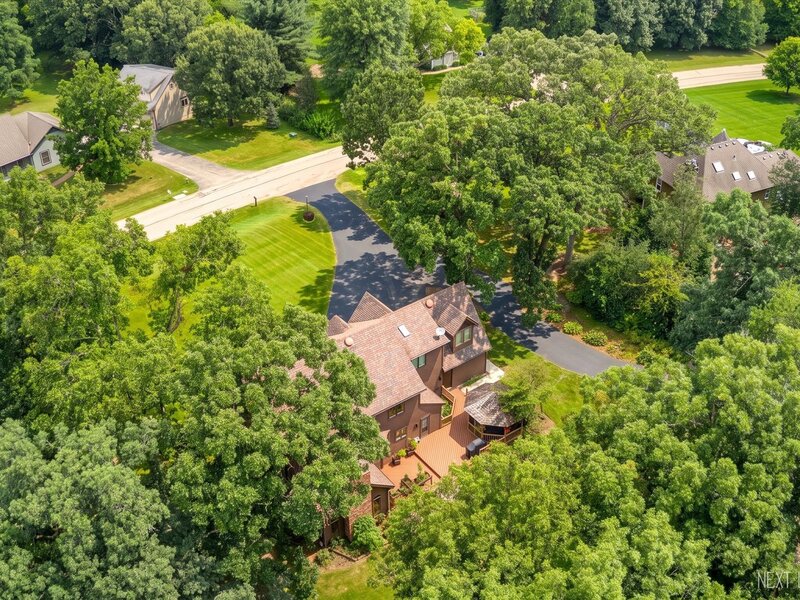 40 S Bridle Creek Drive St. Charles IL 60175