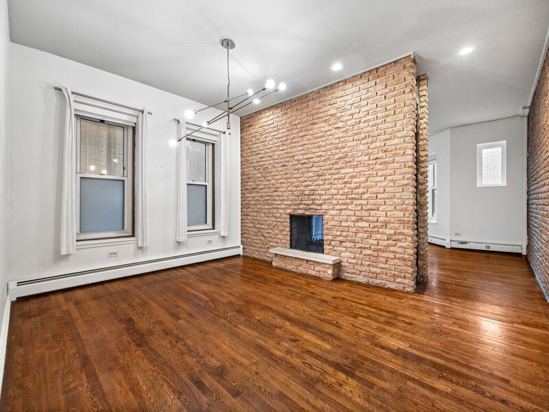 813 W Oakdale Avenue Chicago IL 60657