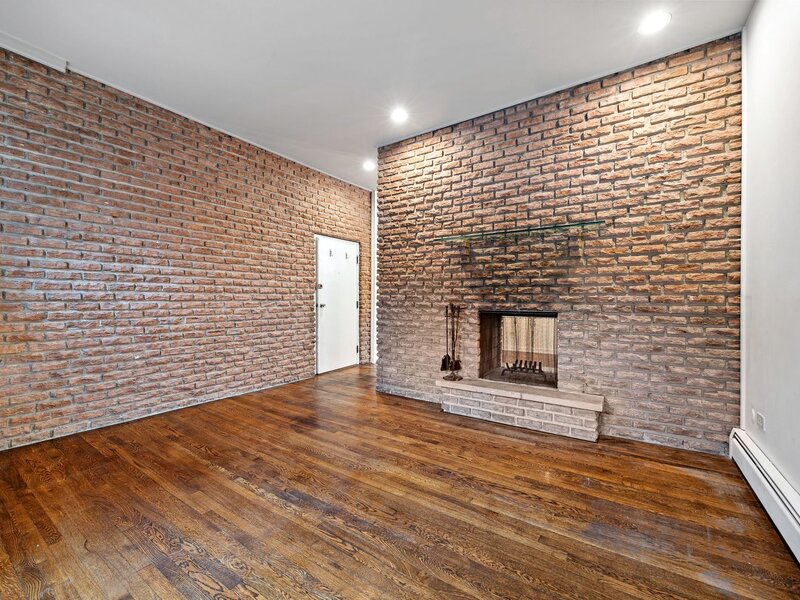813 W Oakdale Avenue Chicago IL 60657
