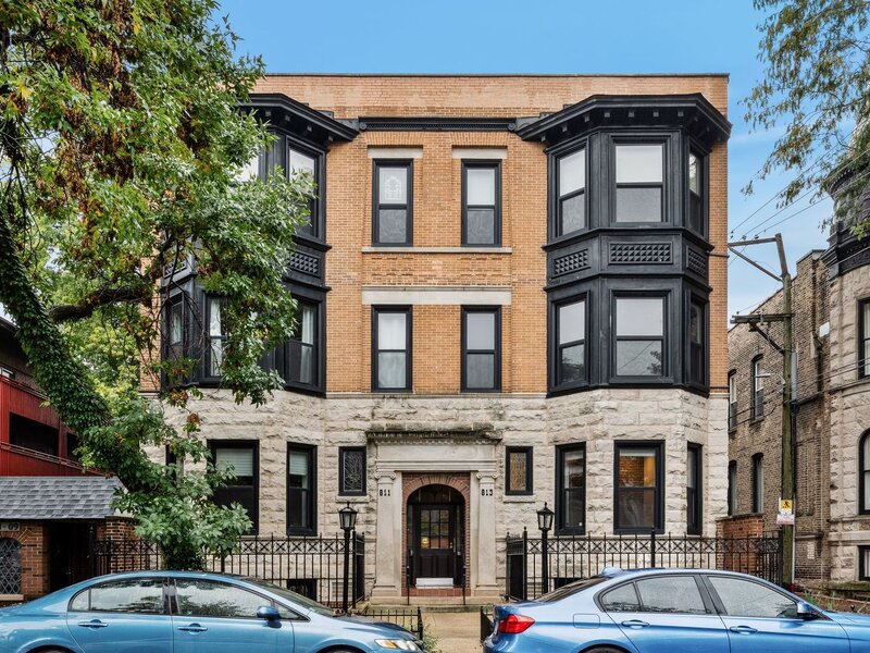 813 W Oakdale Avenue Chicago IL 60657