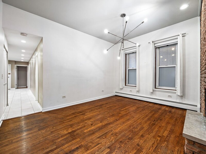 813 W Oakdale Avenue Chicago IL 60657