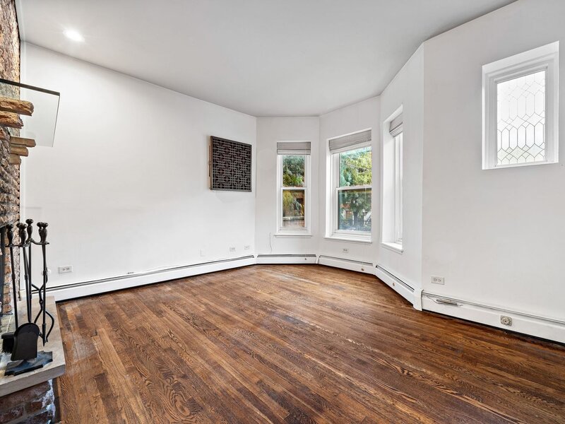 813 W Oakdale Avenue Chicago IL 60657