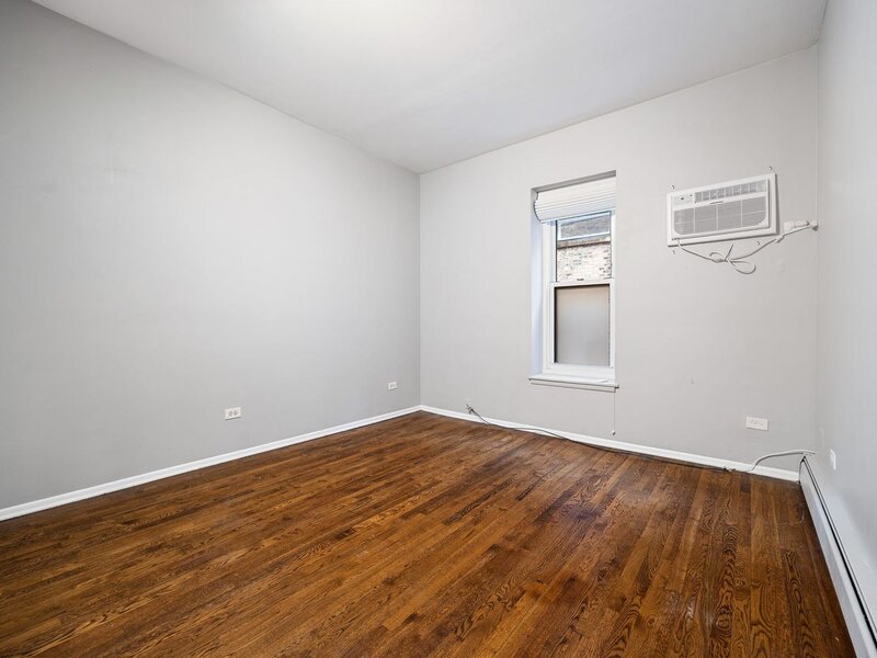 813 W Oakdale Avenue Chicago IL 60657