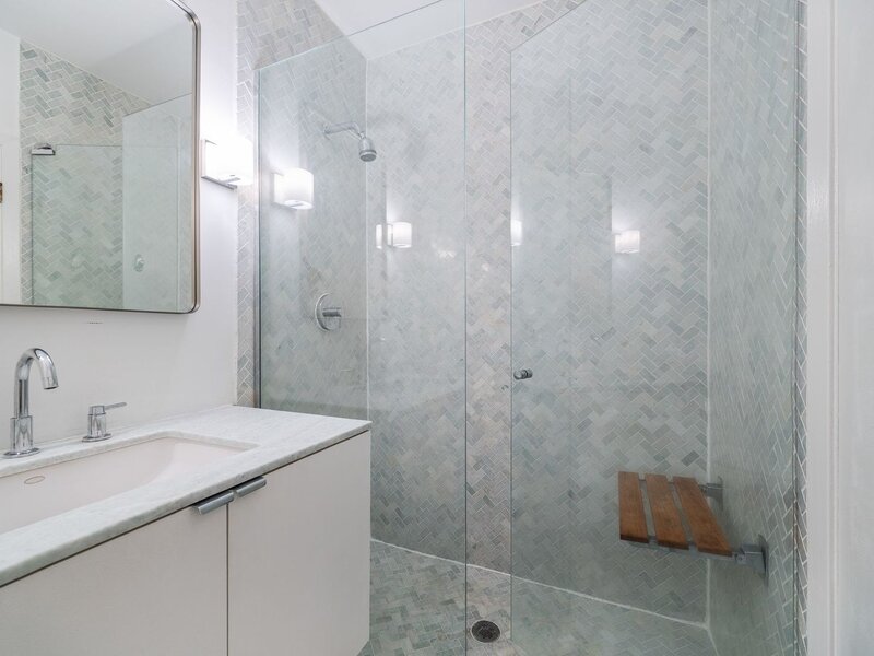 813 W Oakdale Avenue Chicago IL 60657