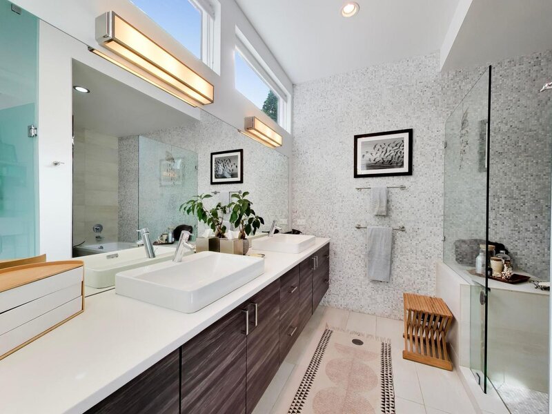 2071 N Oakley Avenue Chicago IL 60647