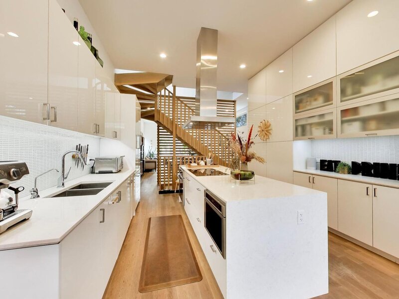 2071 N Oakley Avenue Chicago IL 60647