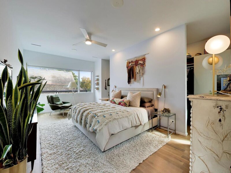 2071 N Oakley Avenue Chicago IL 60647
