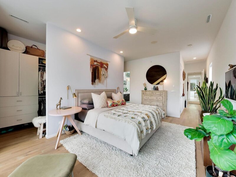 2071 N Oakley Avenue Chicago IL 60647