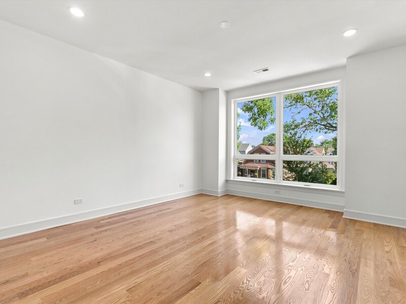 904 N Trumbull Avenue Chicago IL 60651