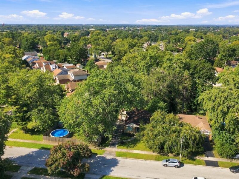 10912 S Komensky Avenue Oak Lawn IL 60453