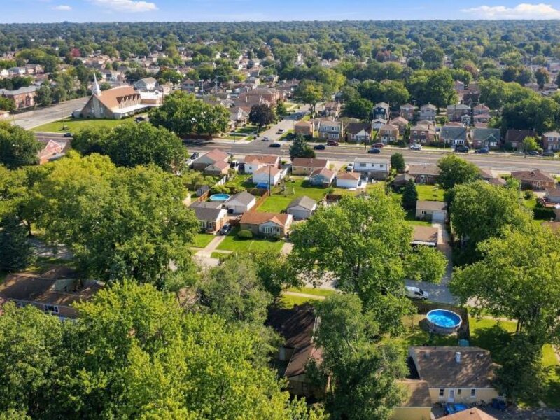 10912 S Komensky Avenue Oak Lawn IL 60453
