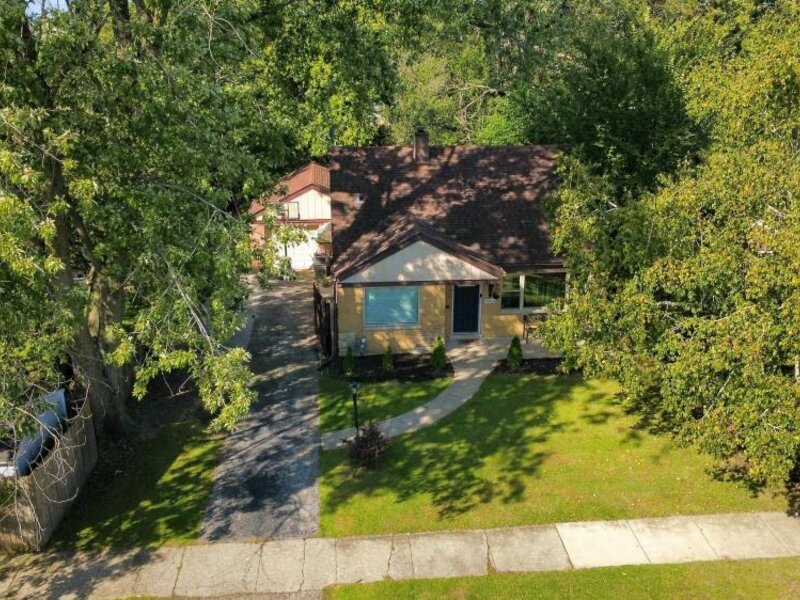 10912 S Komensky Avenue Oak Lawn IL 60453