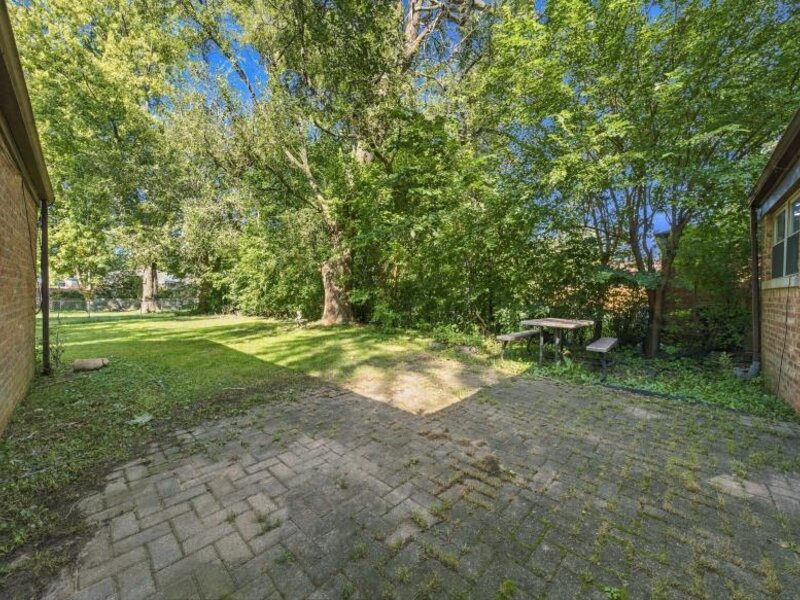 10912 S Komensky Avenue Oak Lawn IL 60453
