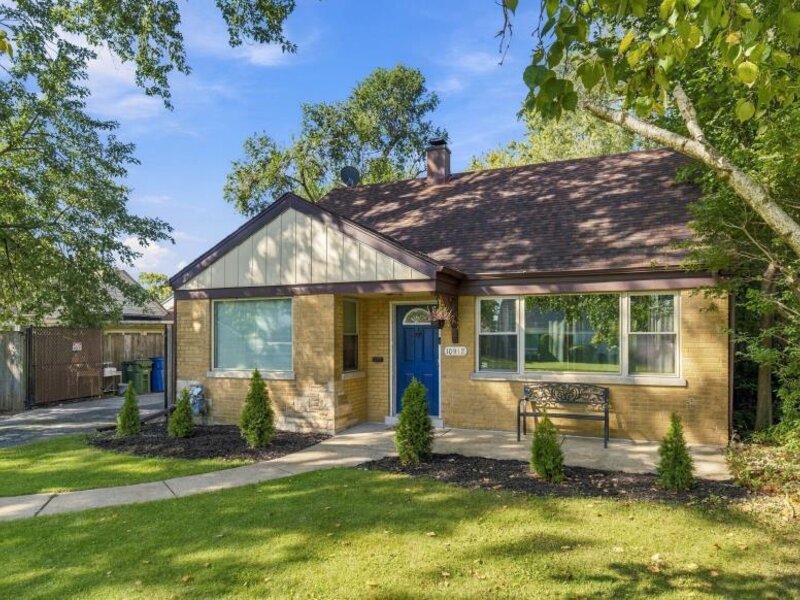10912 S Komensky Avenue Oak Lawn IL 60453