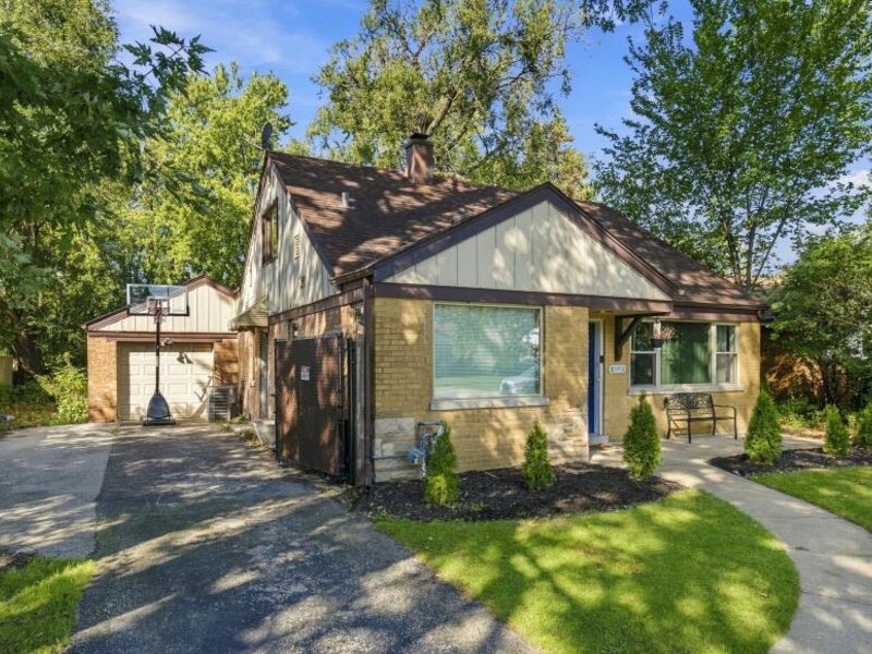 10912 S Komensky Avenue Oak Lawn IL 60453