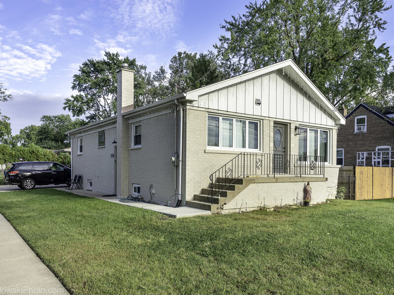 8433 Central Avenue Burbank IL 60459