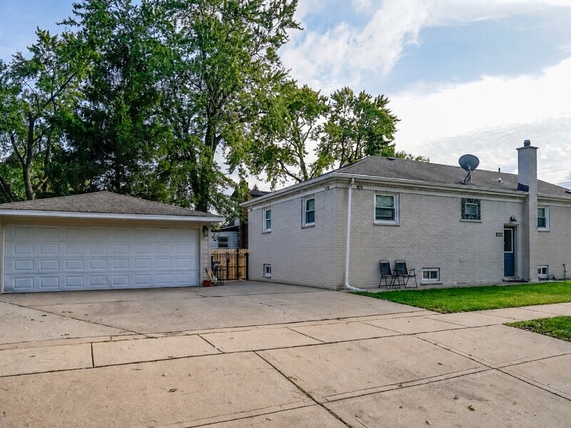 8433 Central Avenue Burbank IL 60459