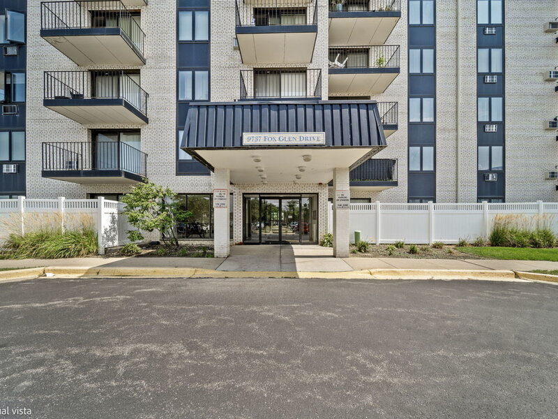 9737 N Fox Glen Drive Niles IL 60714
