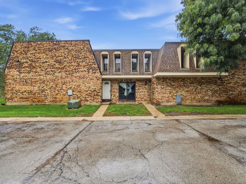 2064 Country Club Drive Woodridge IL 60517