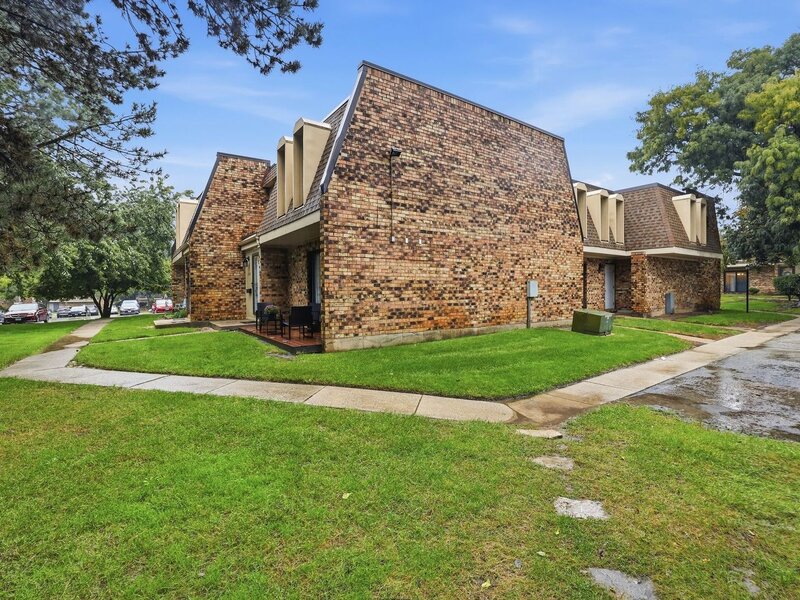 2064 Country Club Drive Woodridge IL 60517