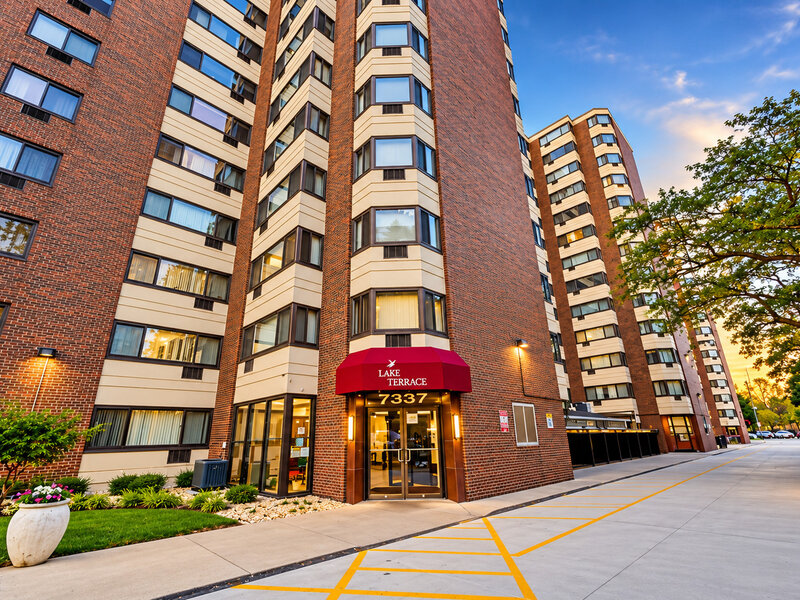 7337 S South Shore Drive Chicago IL 60649