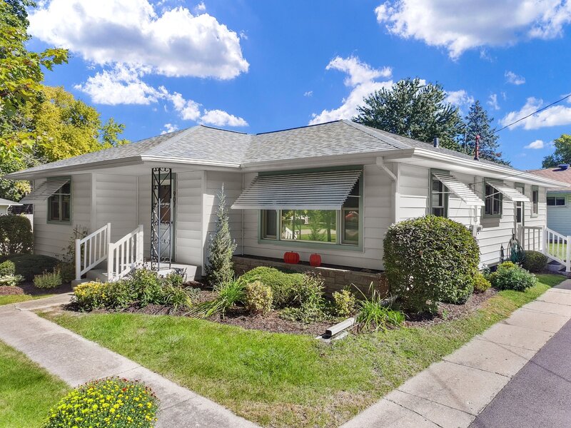 907 4th Street Harvard IL 60033