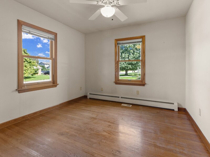 907 4th Street Harvard IL 60033