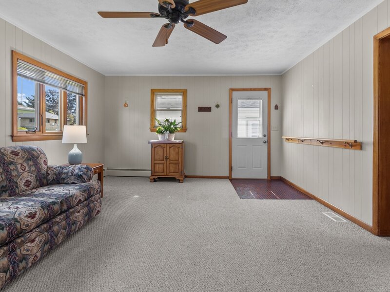 907 4th Street Harvard IL 60033