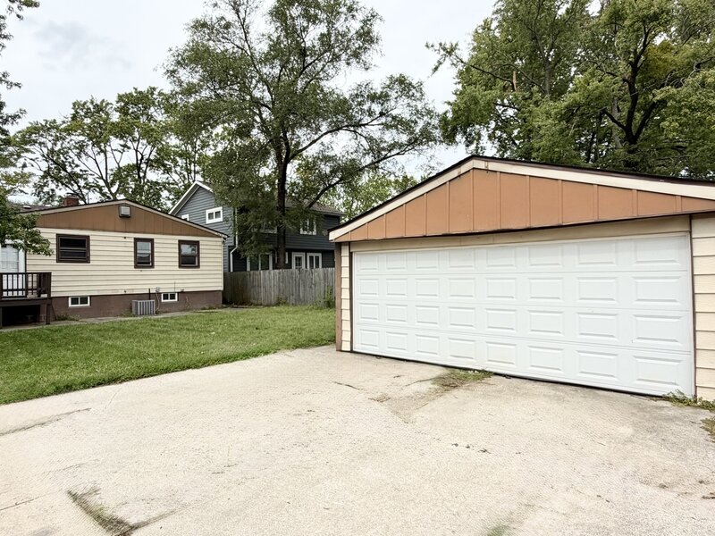 17963 Roy Street Lansing IL 60438