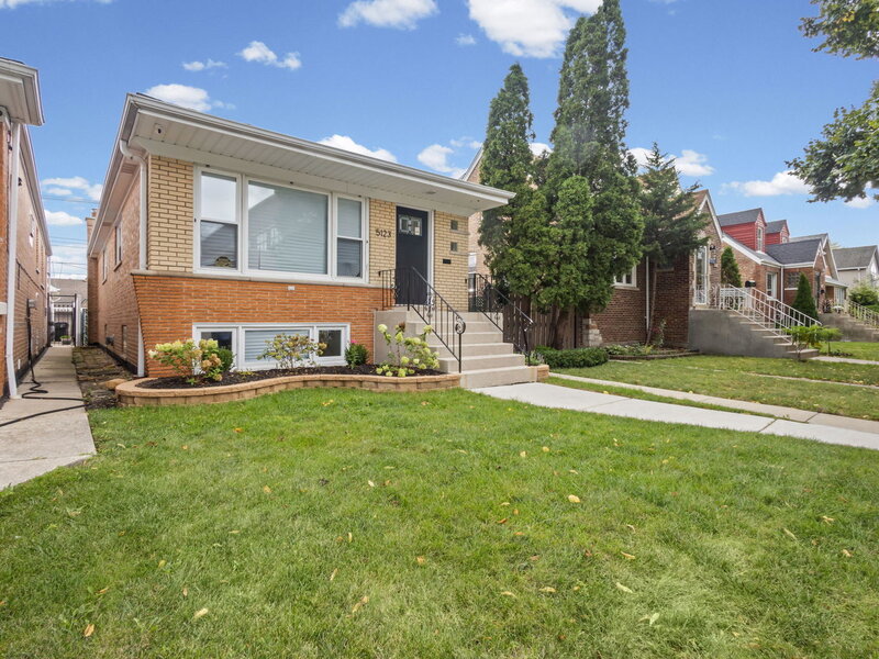 5123 S Lotus Avenue Chicago IL 60638
