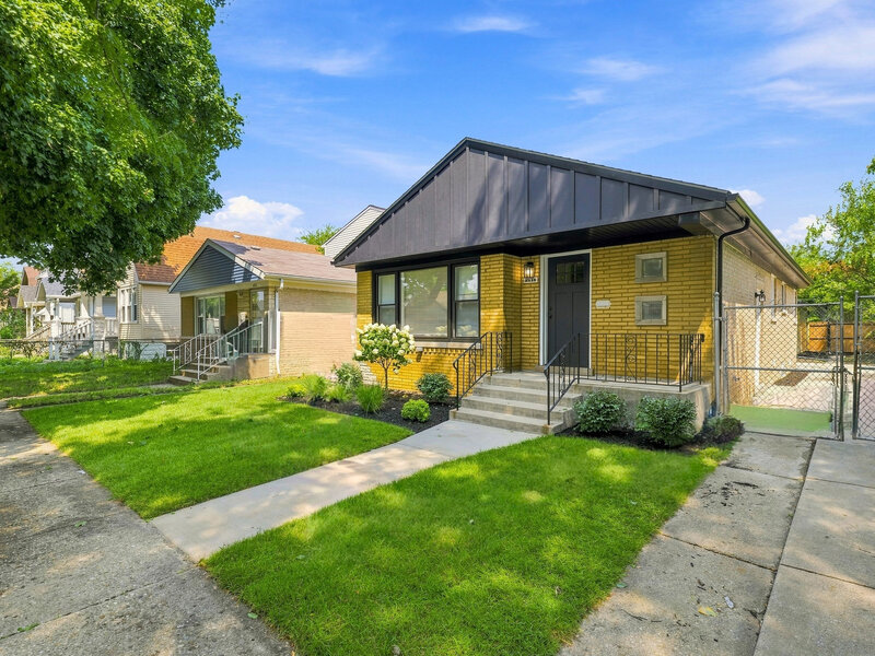 10933 S Eggleston Avenue Chicago IL 60628