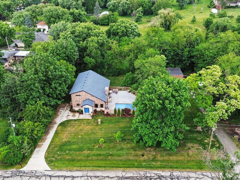 19 99th Street Lemont IL 60439