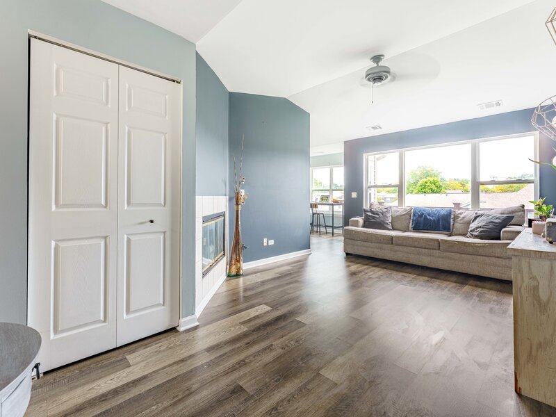 1011 Sommerset Court Elgin IL 60120