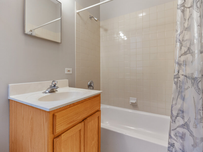 6231 S Woodlawn Avenue Chicago IL 60637