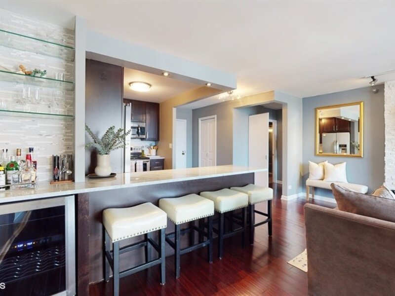 10 E Ontario Street Chicago IL 60611