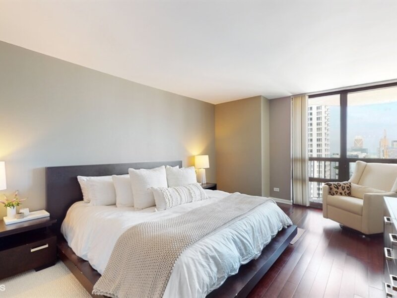 10 E Ontario Street Chicago IL 60611