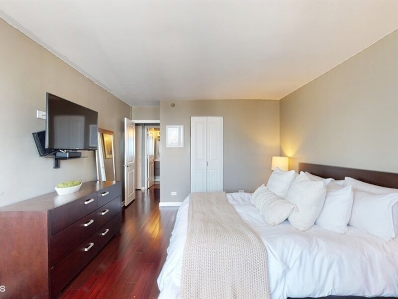 10 E Ontario Street Chicago IL 60611