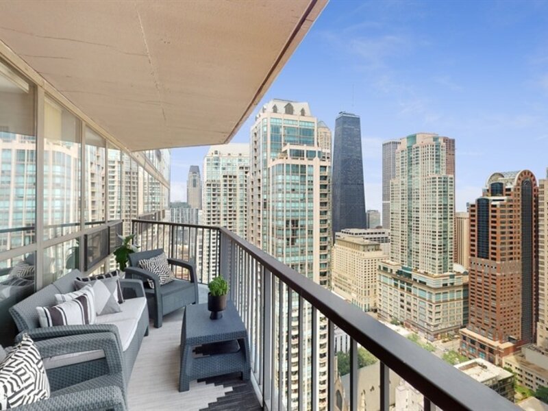 10 E Ontario Street Chicago IL 60611