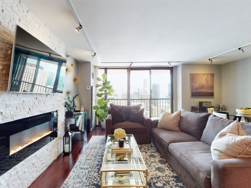 10 E Ontario Street Chicago IL 60611