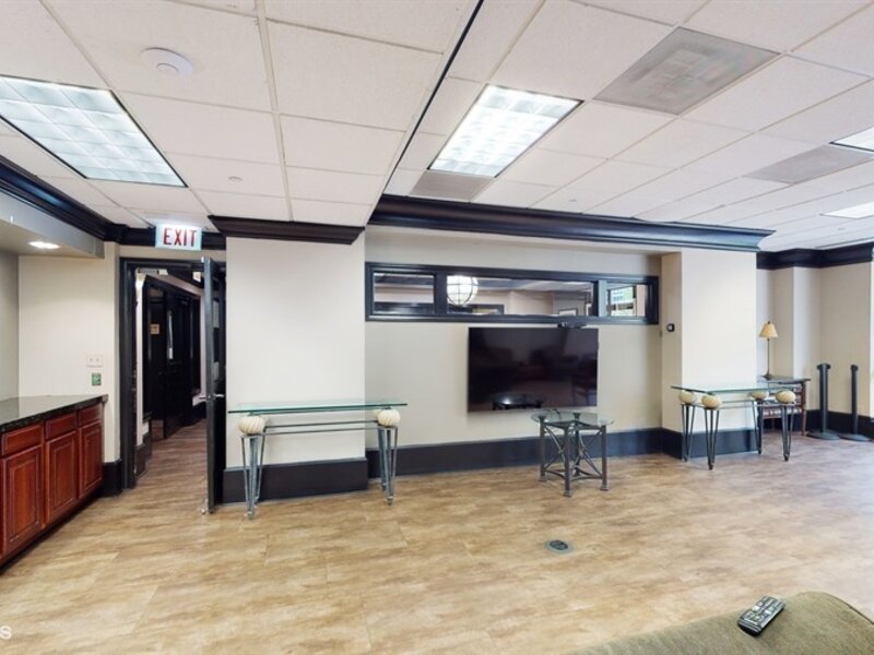 10 E Ontario Street Chicago IL 60611