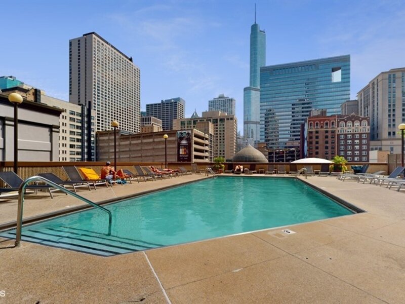 10 E Ontario Street Chicago IL 60611