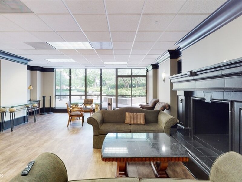 10 E Ontario Street Chicago IL 60611