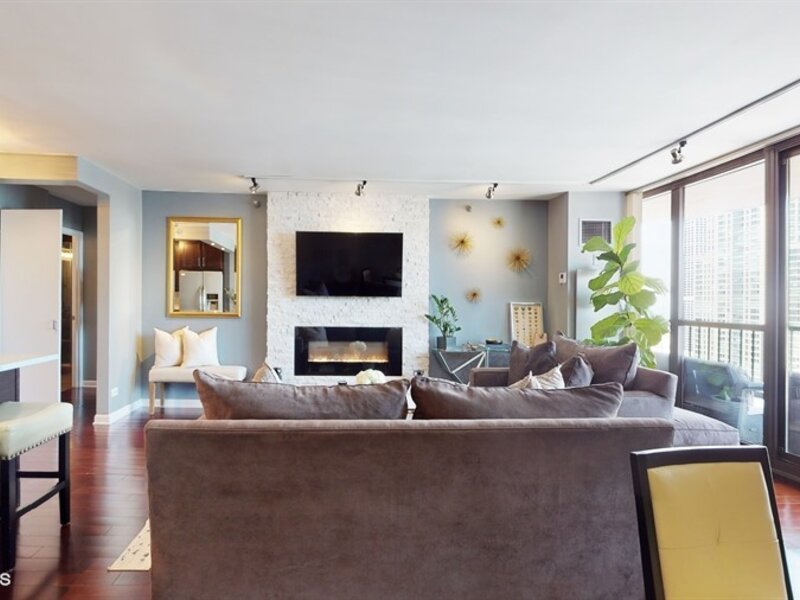 10 E Ontario Street Chicago IL 60611