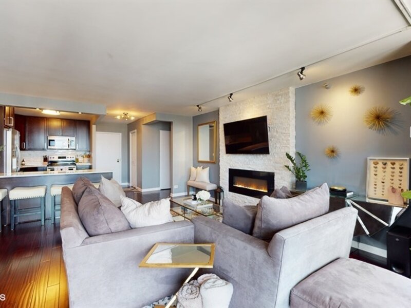10 E Ontario Street Chicago IL 60611