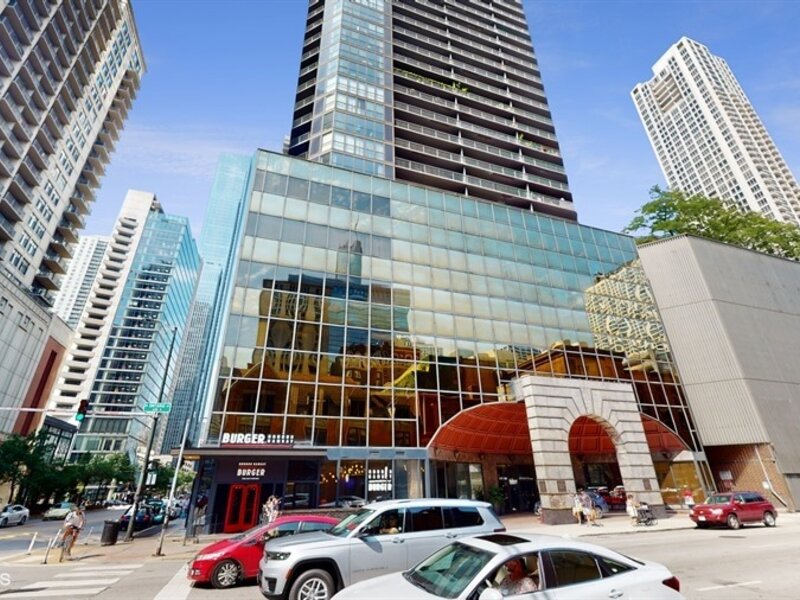 10 E Ontario Street Chicago IL 60611