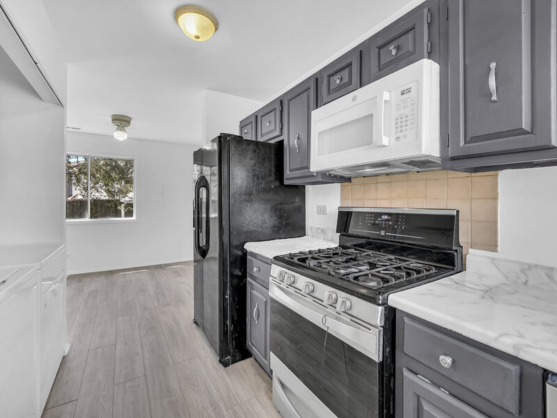 526 Alton Court Carol Stream IL 60188