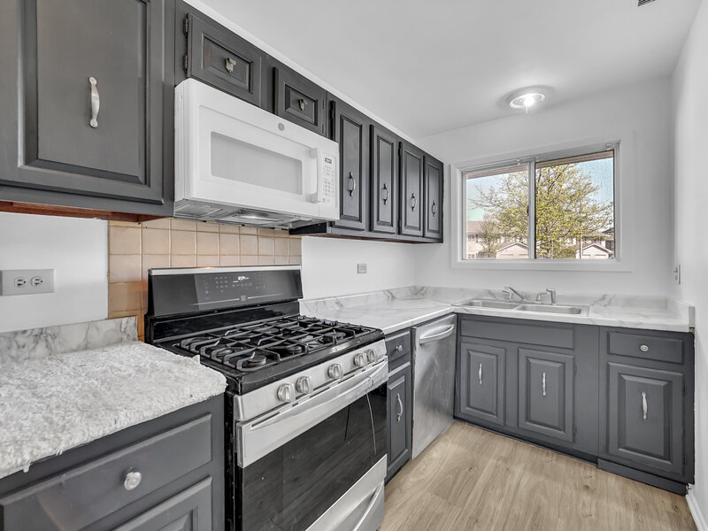 526 Alton Court Carol Stream IL 60188
