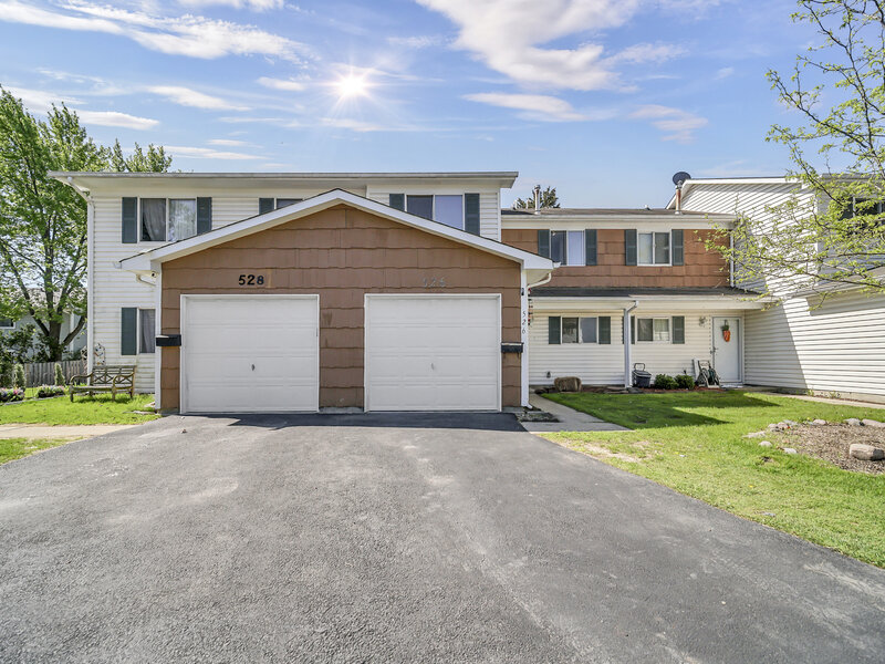 526 Alton Court Carol Stream IL 60188
